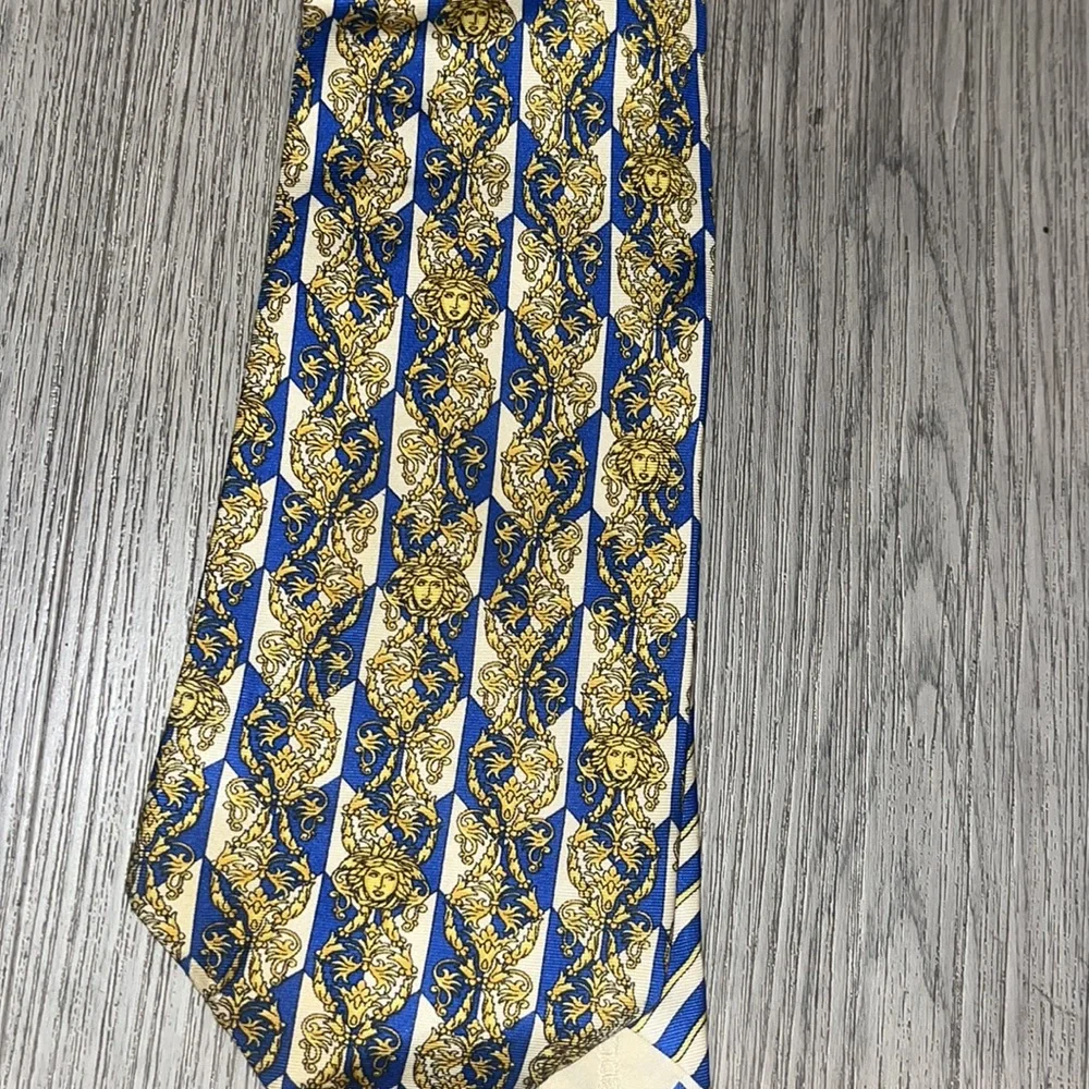 Like new Versace Tie